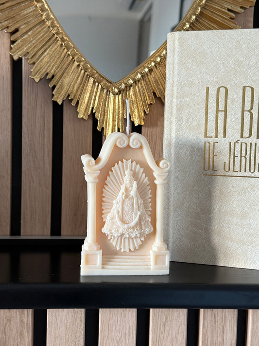 La vierge Marie en moulures ￼
